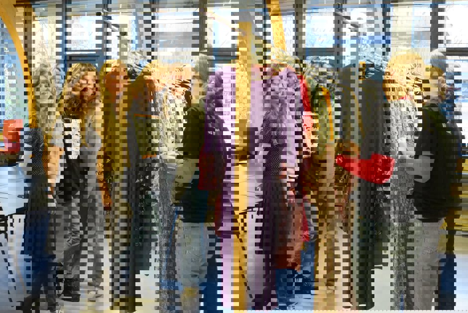 257531198 4525755807472278 3986497782242713710 N